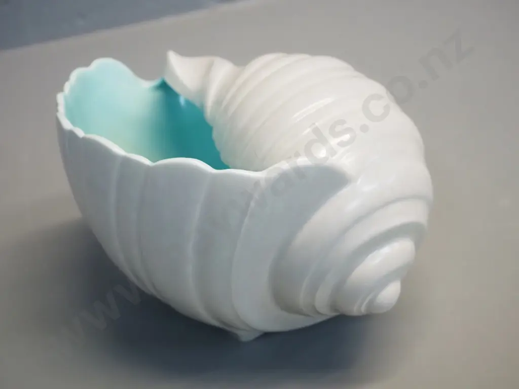 Poole shell vase - a few marks inside H-190 L-200 Image 1++