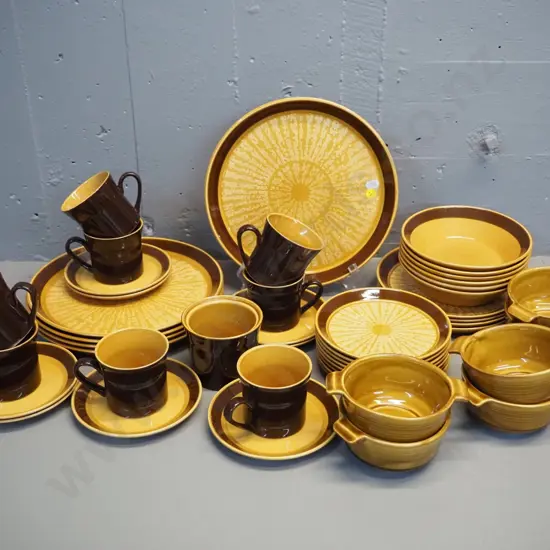 retro Crown Lynn Forma amber and brown tableware plus 6 amber soup bowls from different set
