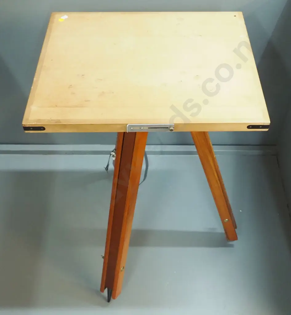 timber surveyor's table on adjustable tripod legs - H-780 at lowest position W-500 D-410 Image 1++