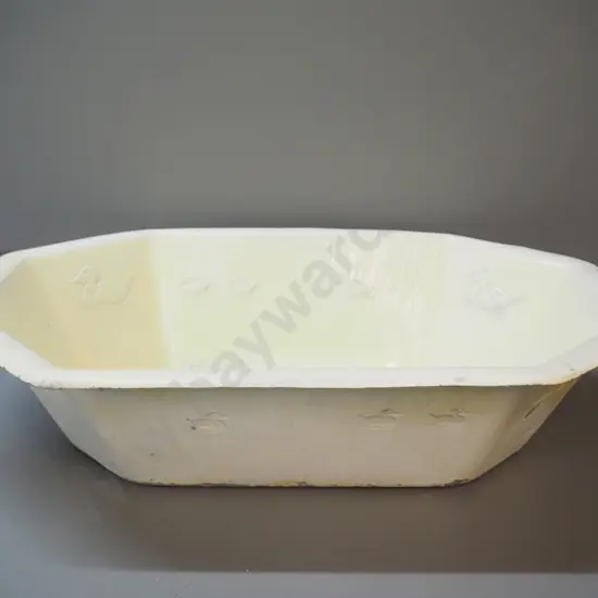 vintage tin baby's bath with raised ducks pattern - overall finish loss and some dents H160 L-650 W-470