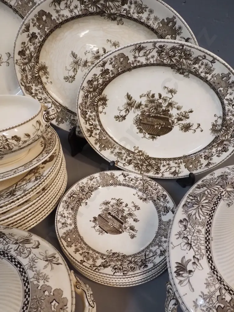 large quantity of vintage Doulton Burslem "Elaine" pattern dinnerware - some chips, some pieces stained & crazed Image 1++