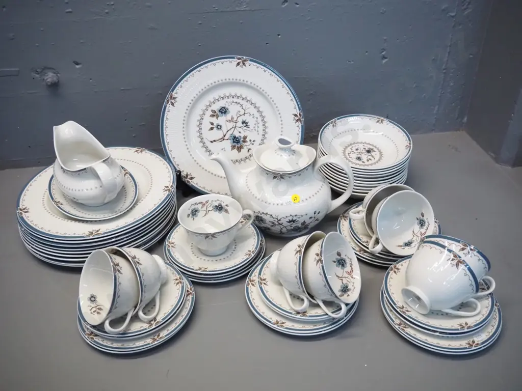 assorted Royal Doulton Old Colony dinner and teaware including teapot Image 1++