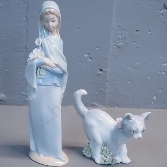 2 Lladro figurines - small kitten No. 6568 and woman with shawl and lily H-230, model C40n