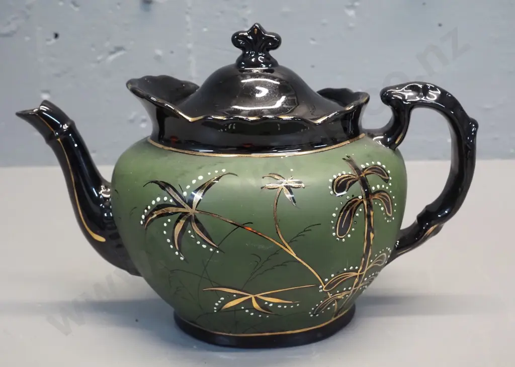 vintage English teapot green - black and gilt decoration H-180 L-260 Image 1++