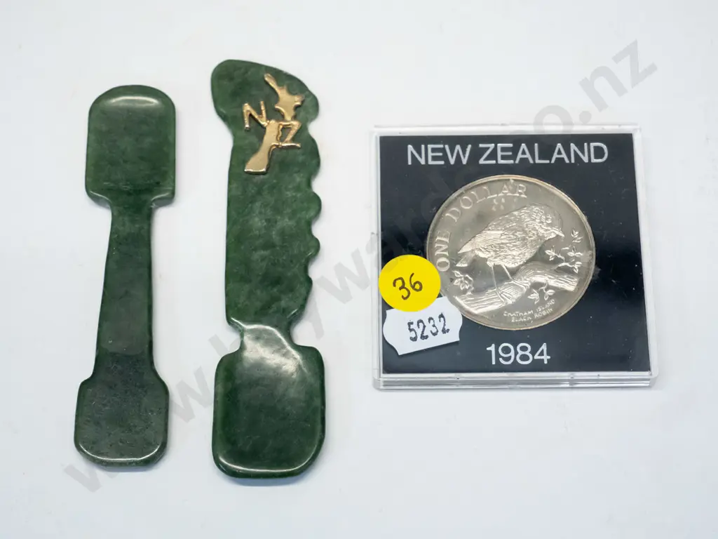 2 greenstone spoons, one with NZ map & a cased 1984 NZ Chatham Island robin dollar coin Image 1++