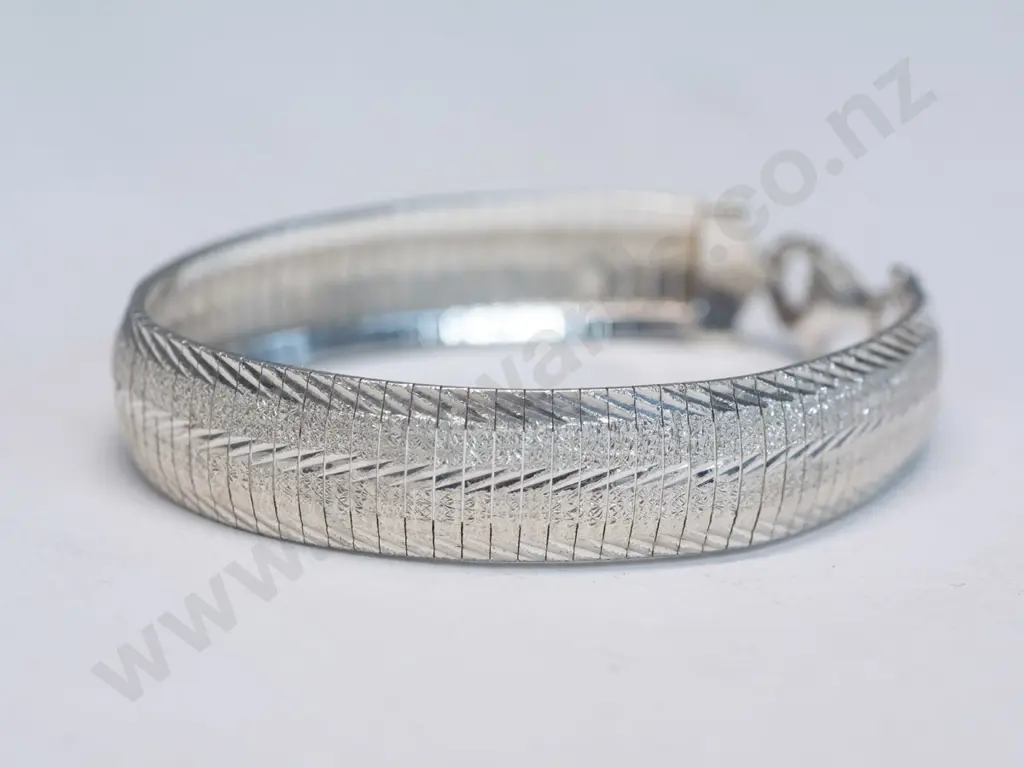 silver bangle stamped 925 Image 1++