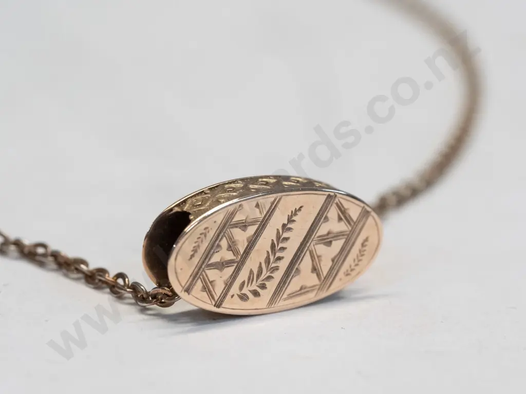 gold necklace - no mark Image 1++