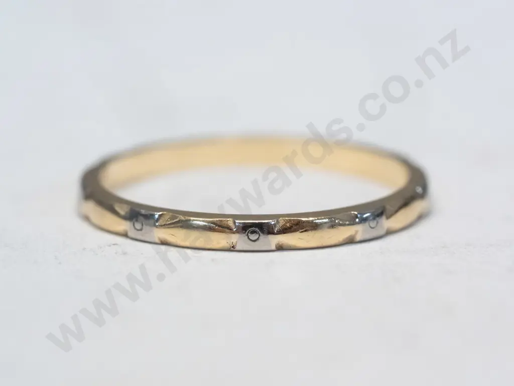 18ct gold ring Image 1++
