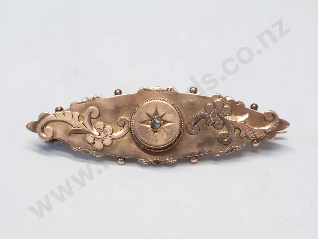 gold brooch in original box Image 1++