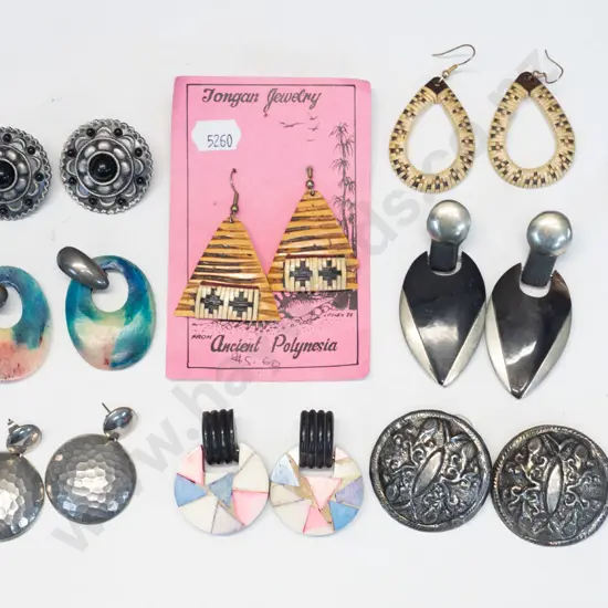 8 pairs of earrings