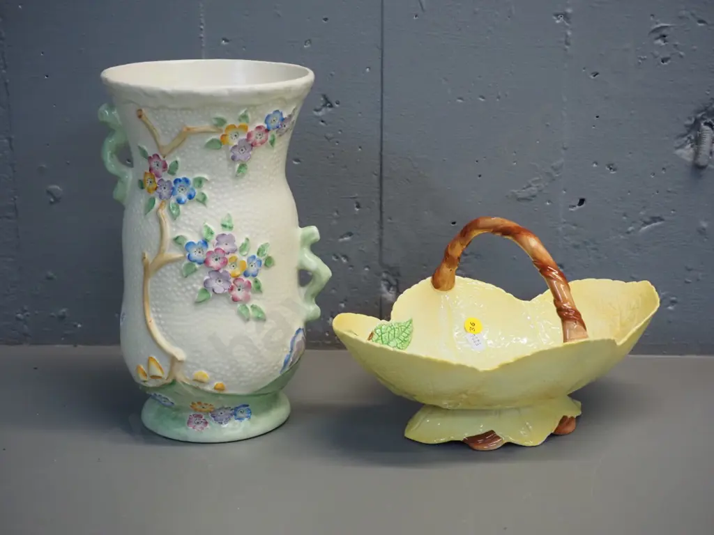 Crown Devon vase H-250 and a Carlton ware foxglove basket L-260 Image 1++