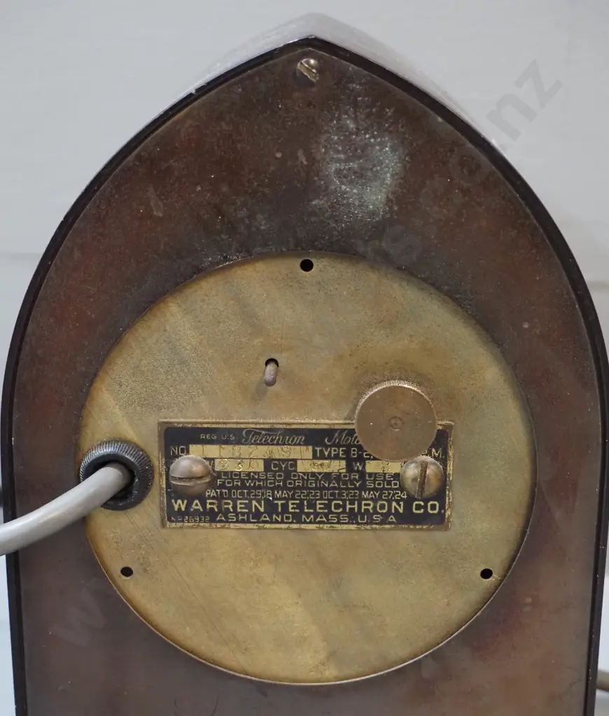 bakelite cased electric mantel clock - Warren Telechron Co. Massachusetts USA (working) H-190 W-145 Image 1++