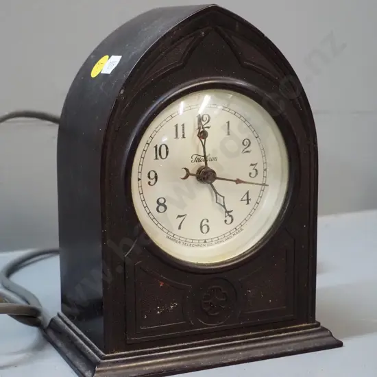 bakelite cased electric mantel clock - Warren Telechron Co. Massachusetts USA (working) H-190 W-145
