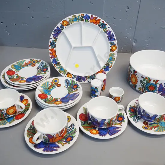 Villeroy & Bosch 'Acapulco' tableware - 4 cups & saucers, oven dish D200, divided dish, condiment set, various saucers