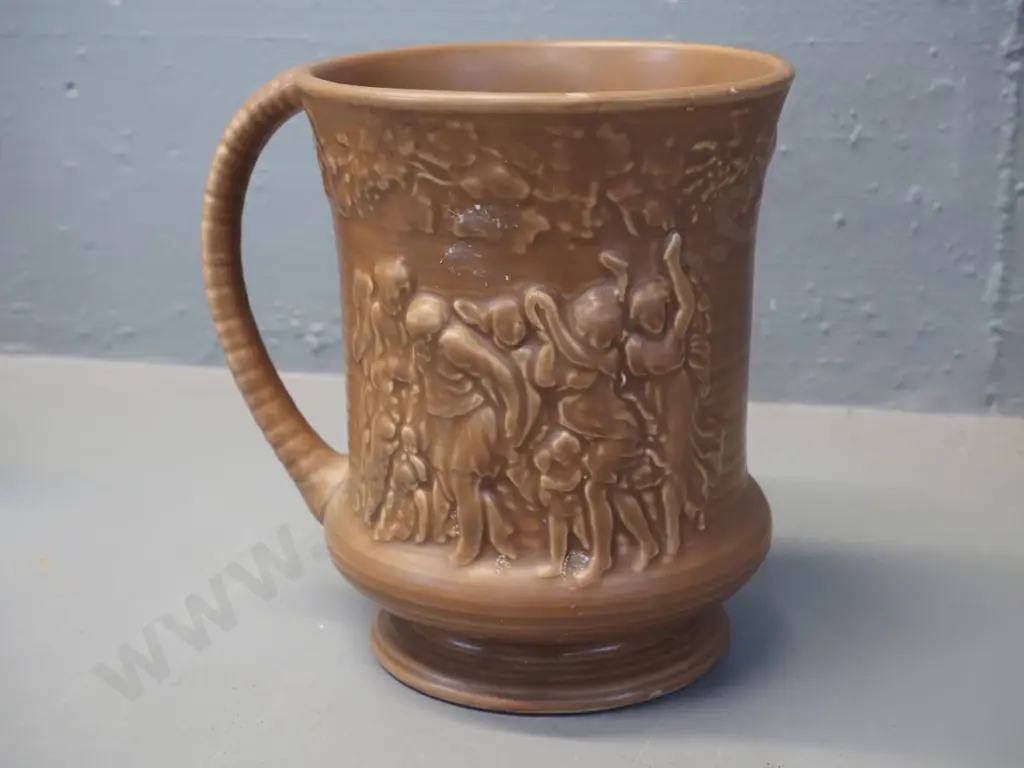 English handled vase with raised design No. 1125 - see photo for maker's mark. H-180 W-180 Image 1++