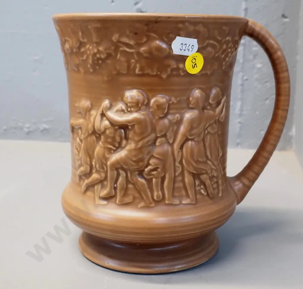 English handled vase with raised design No. 1125 - see photo for maker's mark. H-180 W-180 Image 1++