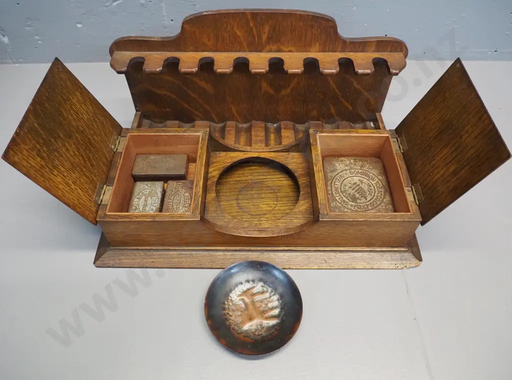 oak smoker's stand with pipe rack, 2 lidded compartments & (non-original) copper ashtray H-200 W-400 D-230 Image 1++