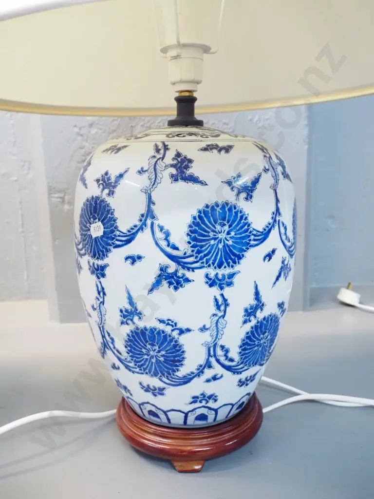 pair of blue and white ceramic table lamps w/timber bases - H-650 including shade Image 1++