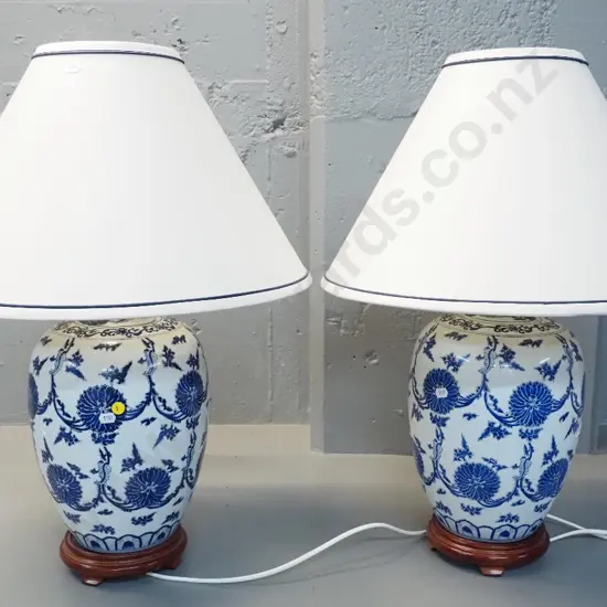 pair of blue and white ceramic table lamps w/timber bases - H-650 including shade