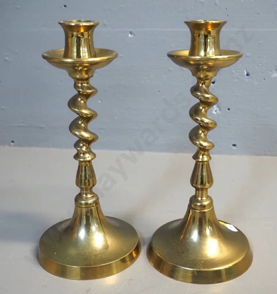 pair of brass barley-twist candlesticks H-220 Image 1++