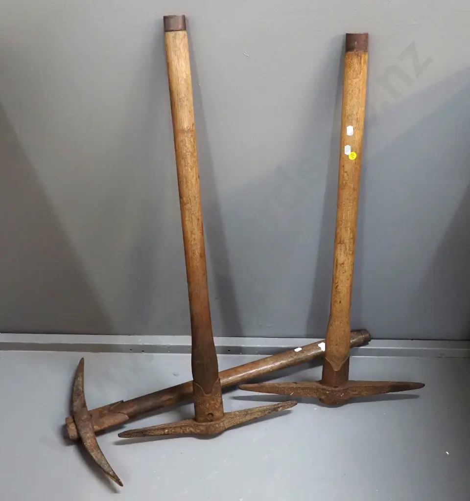 3 miner's picks, Maori Point -  1 is marked Skippers Ltd - largest is L-830, smallest is L-720 Image 1++