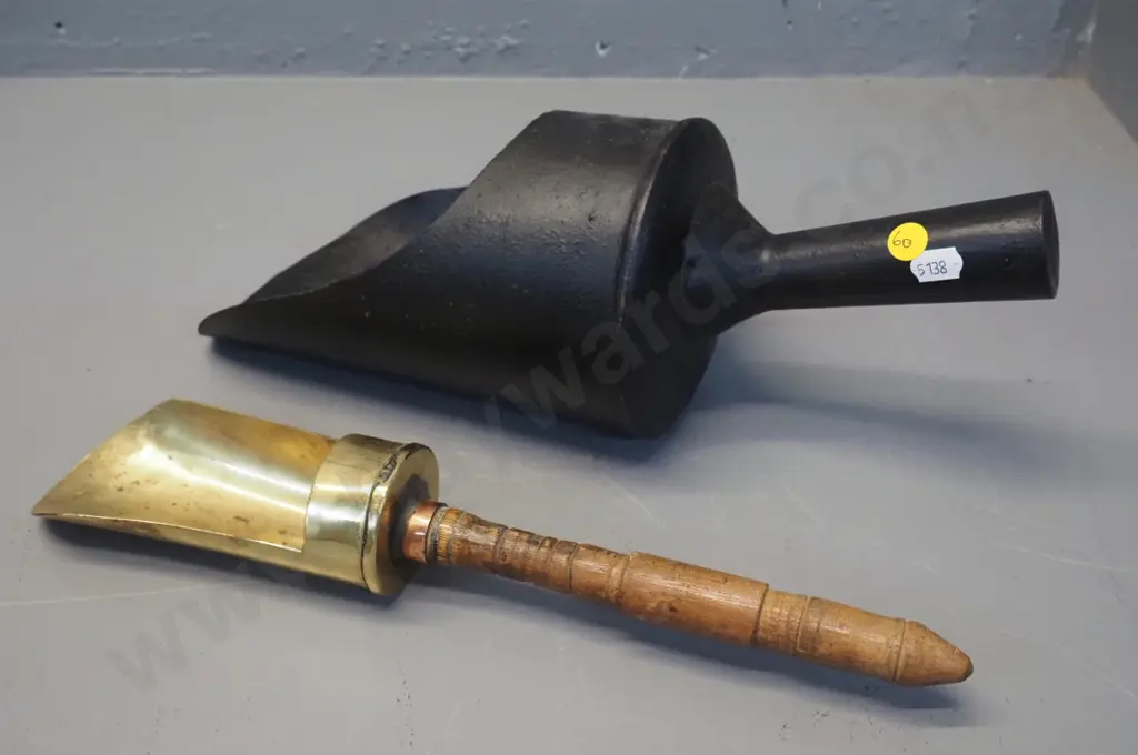 2 vintage scoops - one painted metal L-340, other brass with wood handle & copper collar Image 1++