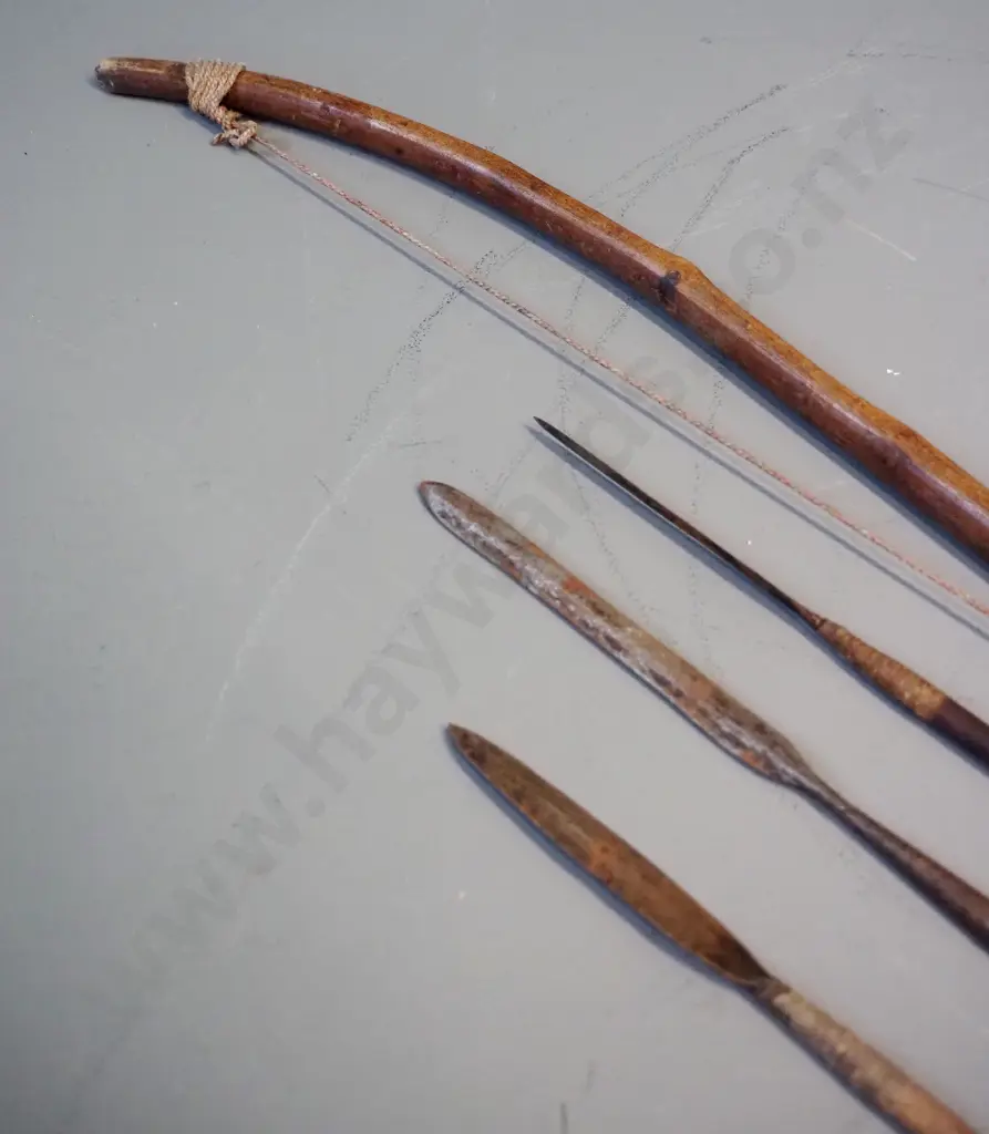 ethnic weapon; Somali bow & arrows, bow is L-1150 Image 1++