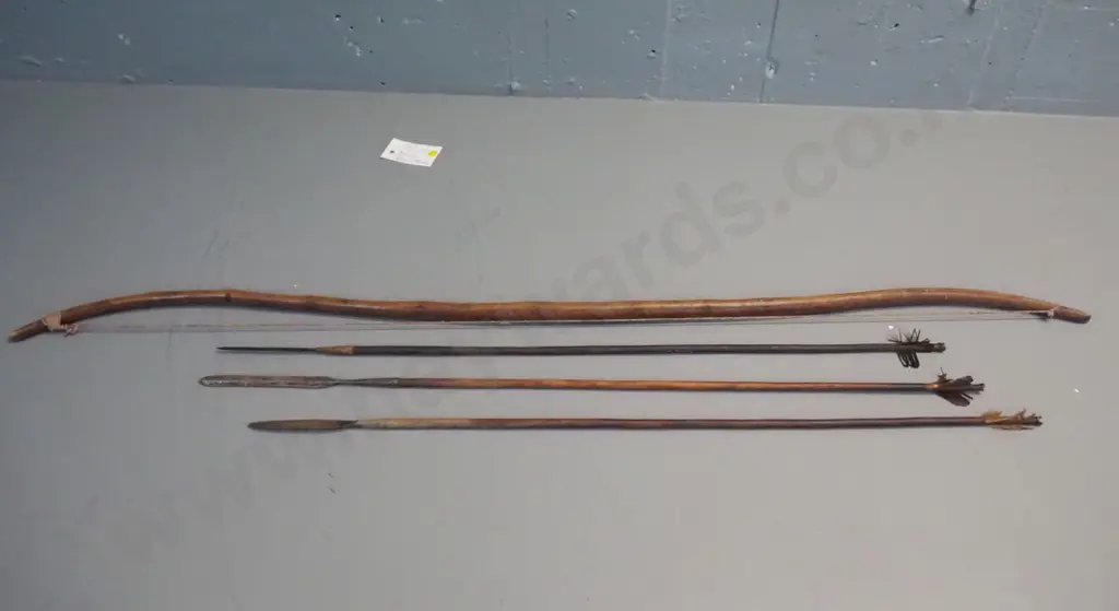 ethnic weapon; Somali bow & arrows, bow is L-1150 Image 1++