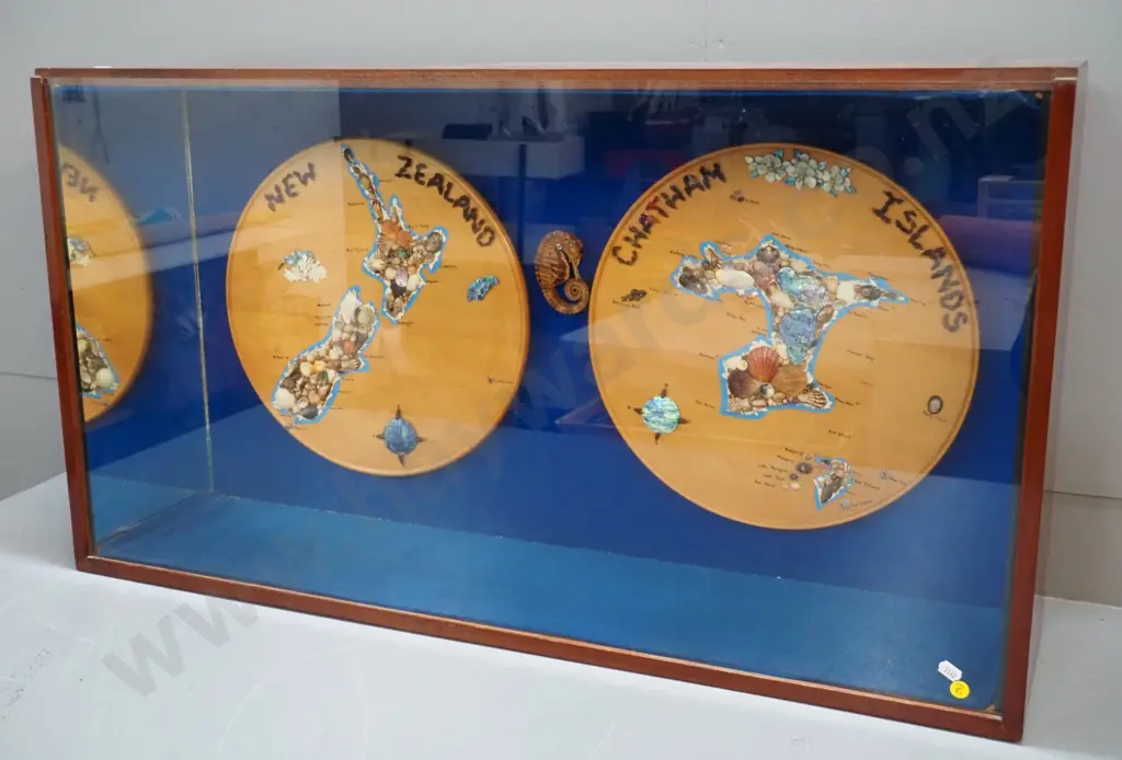 shell & painted wood souvenir maps New Zealand & Chatham Islands in fabric & mirror lined glazed display case H500 W910 Image 1++