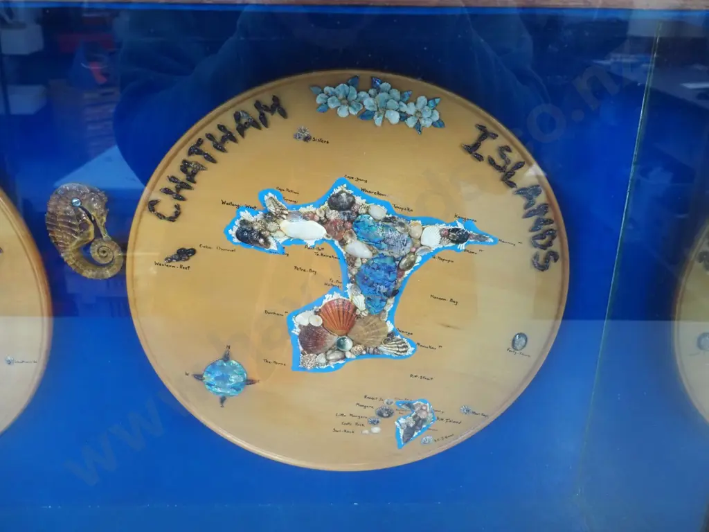 shell & painted wood souvenir maps New Zealand & Chatham Islands in fabric & mirror lined glazed display case H500 W910 Image 1++