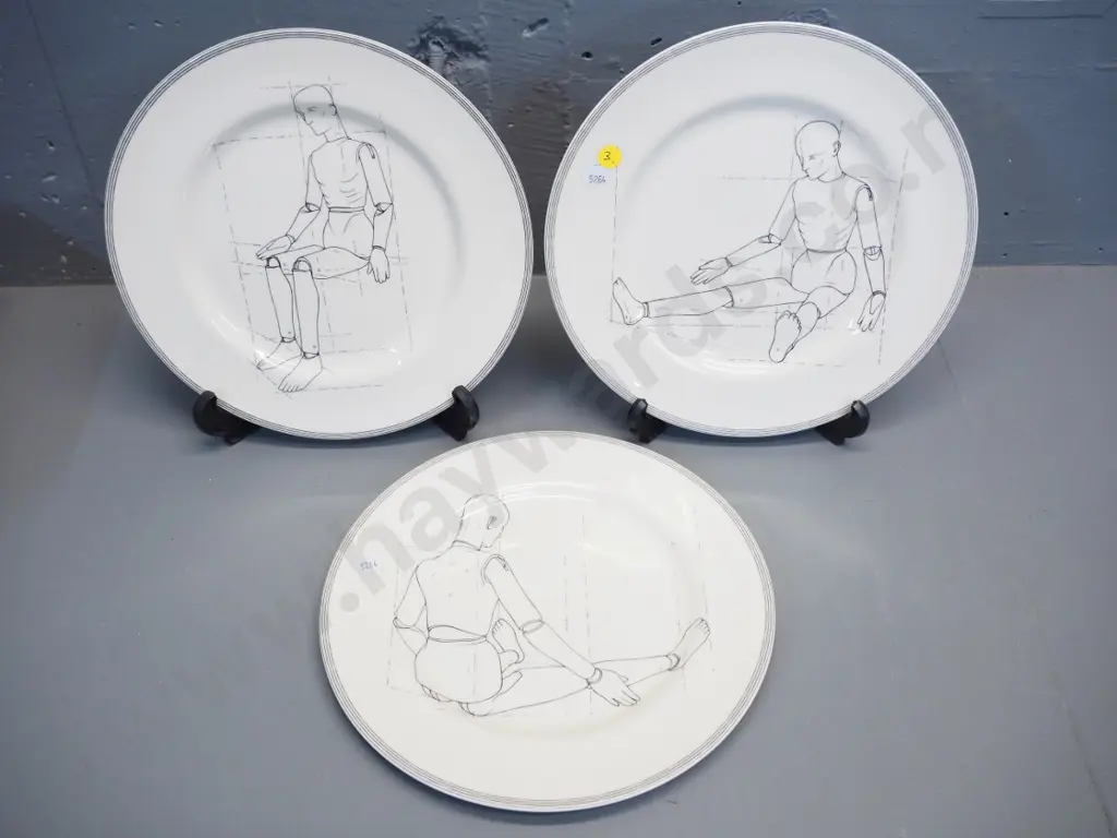 3 "Big Tomato Company" English made display plates with articulated mannequin figure motifs D-260 Image 1++