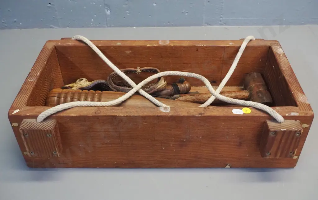 wooden box with rope handles, containing a rope splicing kit - 9 items. Box is H-180 L-500 W-280 Image 1++