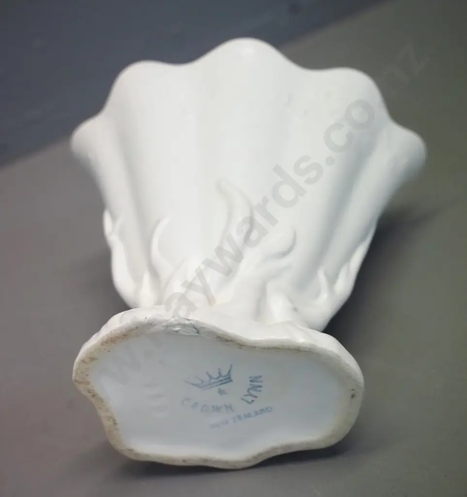Crown Lynn small ocean motif vase H-130 and Flair oval bowl - needs cleaning L-290 Image 1++