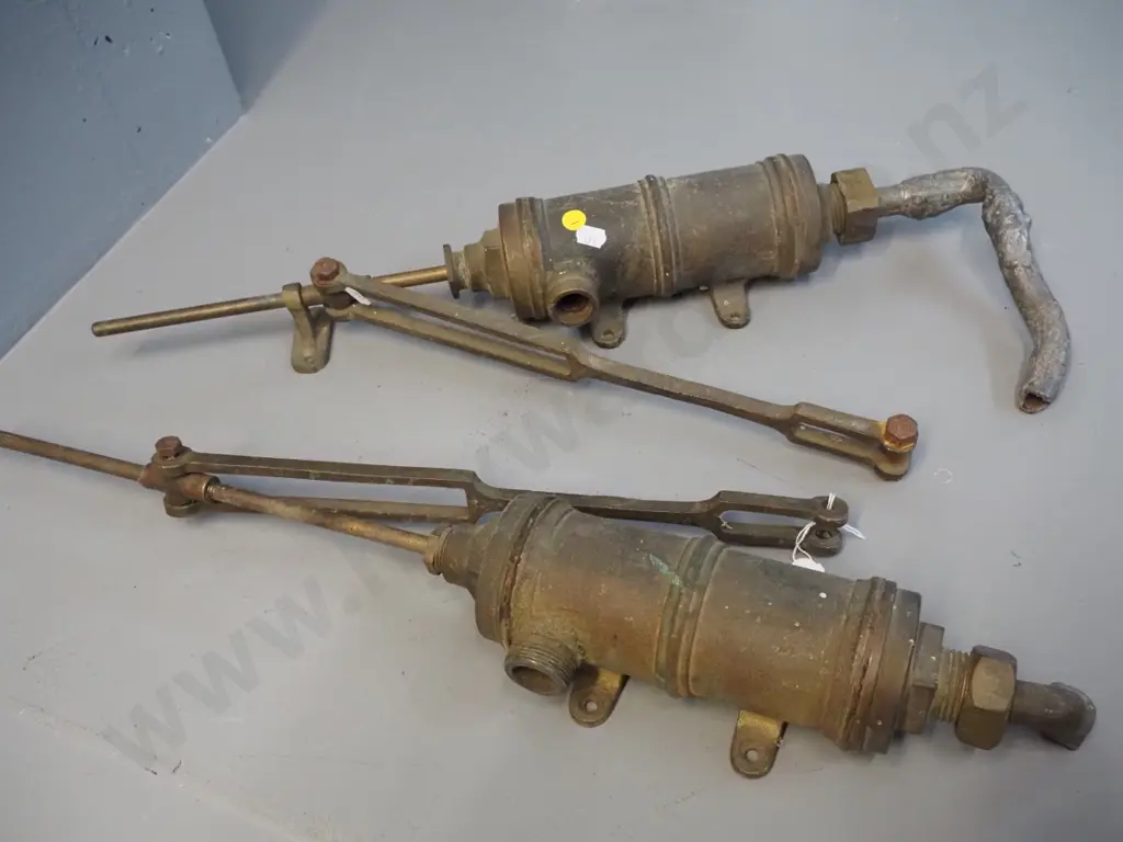 2 vintage ceramic and brass beer pull handles with cylinders - handle mechanism L-440 Image 1++