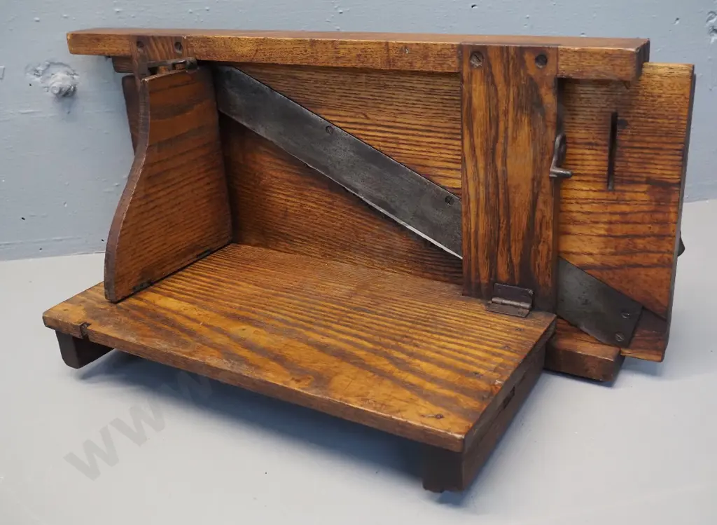 vintage portable folding Arcadia Manufacturing Co. NY NY oak and cast iron meat/bread slicer L-540 Image 1++