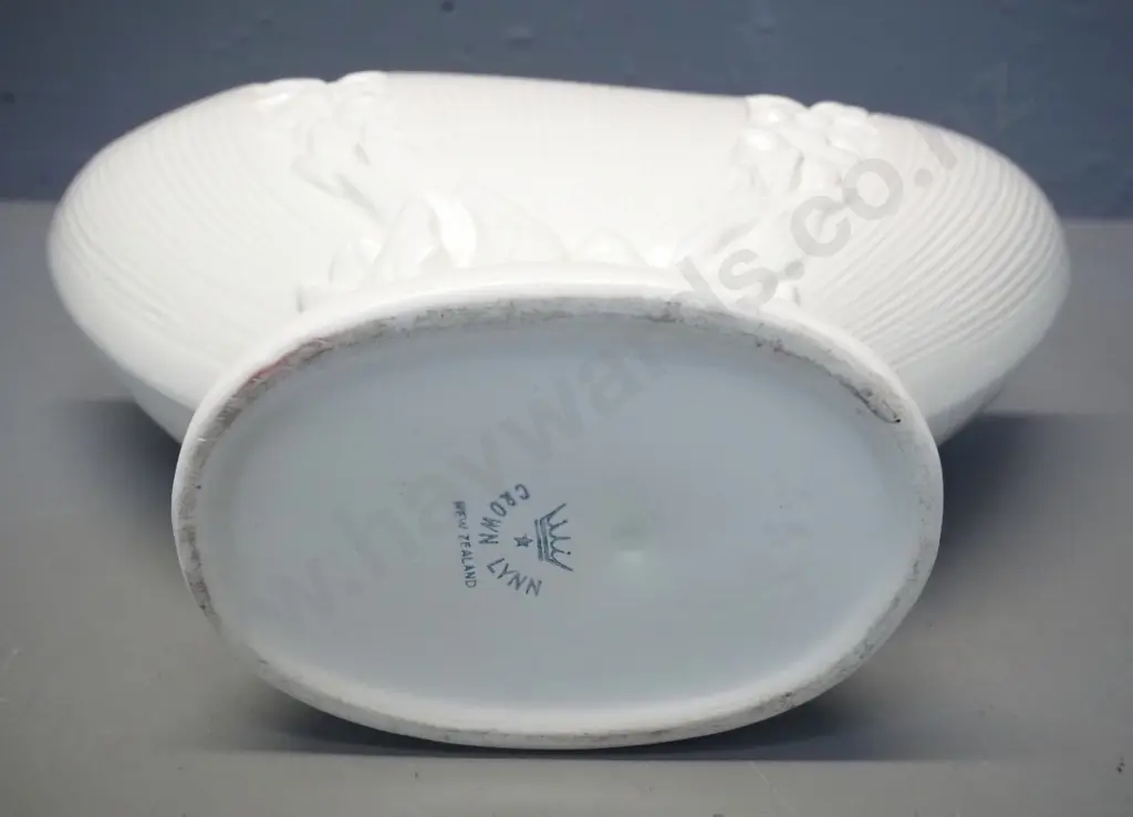 Crown Lynn vase No. 553 Image 1++