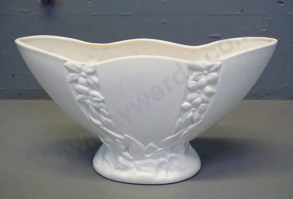 Crown Lynn vase No. 553 Image 1++