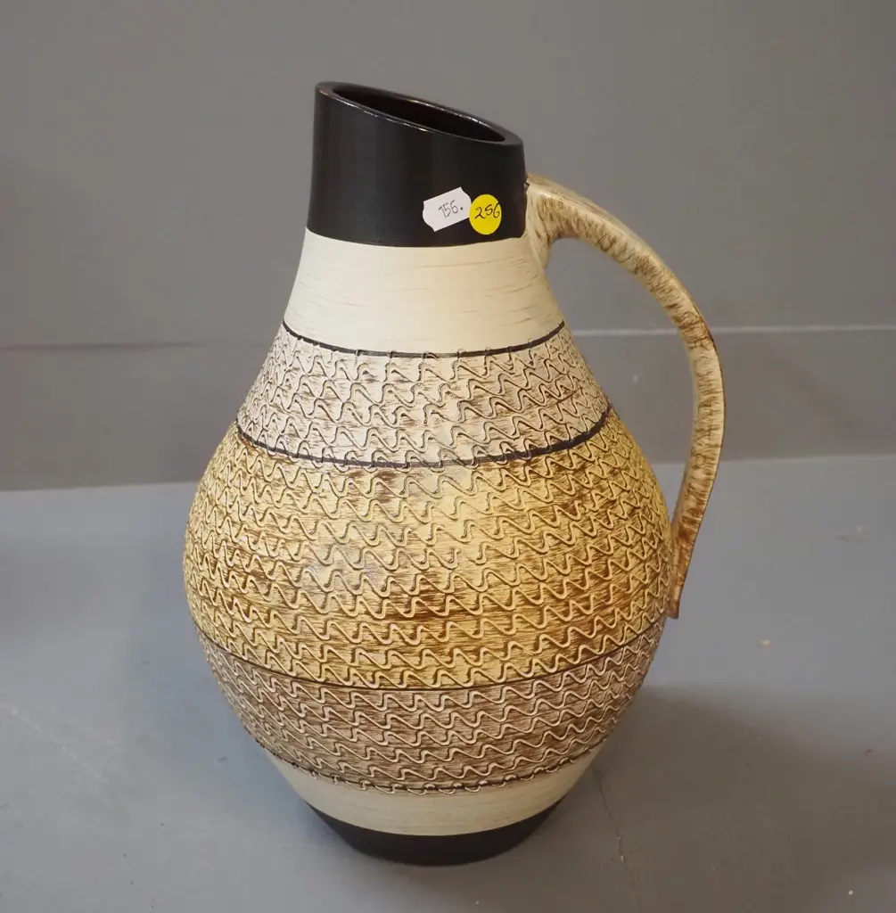 German pottery jug vase with sgraffito pattern H-320 Image 1++