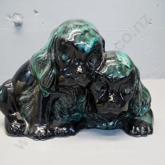 large Blue Mountain pottery figure of 2 dogs H-220 W-300 D-190