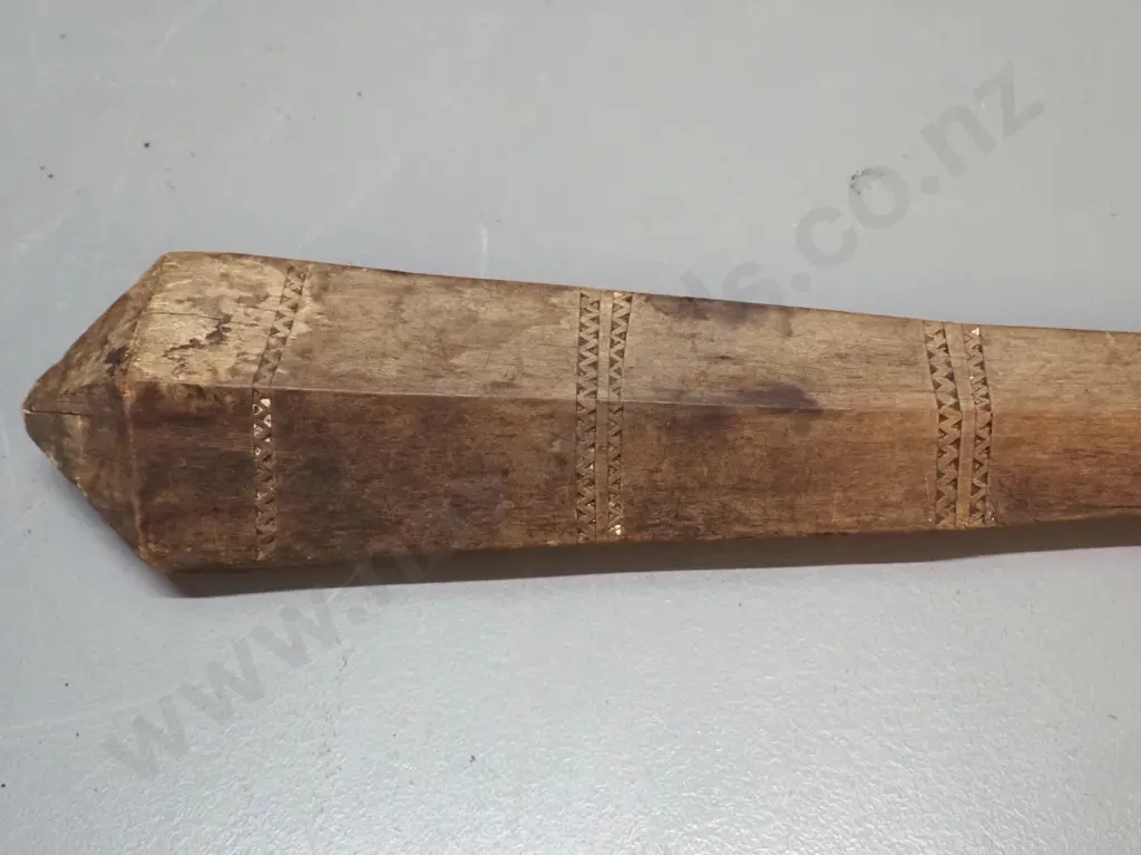 ethnic weapon collection: wooden club from Samoa - with some damage L-870 Image 1++