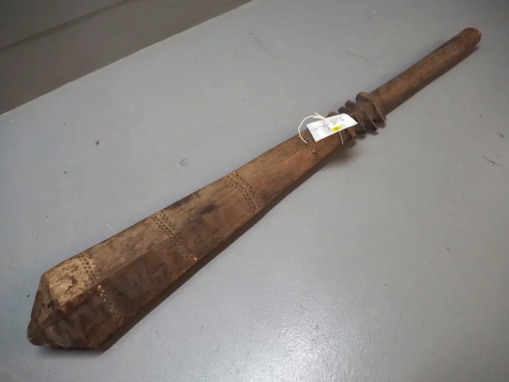 ethnic weapon collection: wooden club from Samoa - with some damage L-870 Image 1++