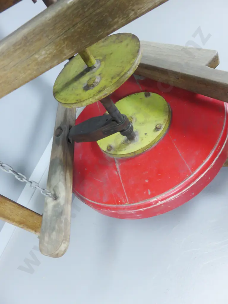 Important 1960’s potter’s wheel to a Bernard Leach design Image 1++
