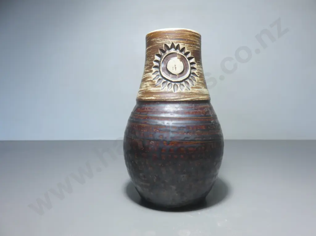 Vintage Purbeck pottery textured Vase by Eddie Goodall. Image 1++