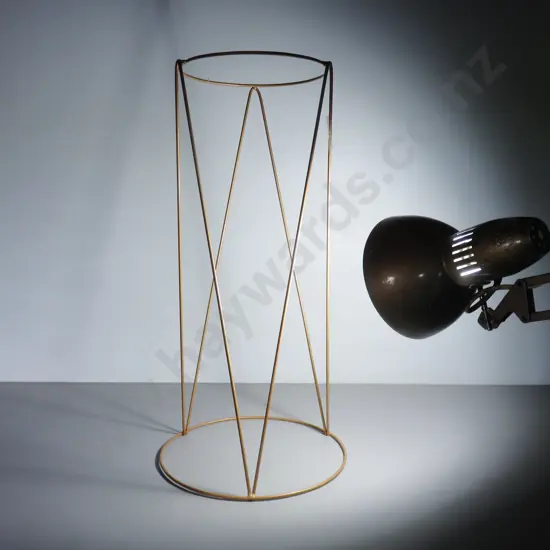 Wire plant stand