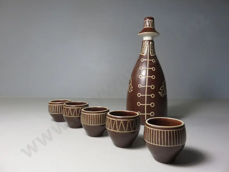 Mid-century Scandinavian decanter service from the finish studio of Arabia Image 1++