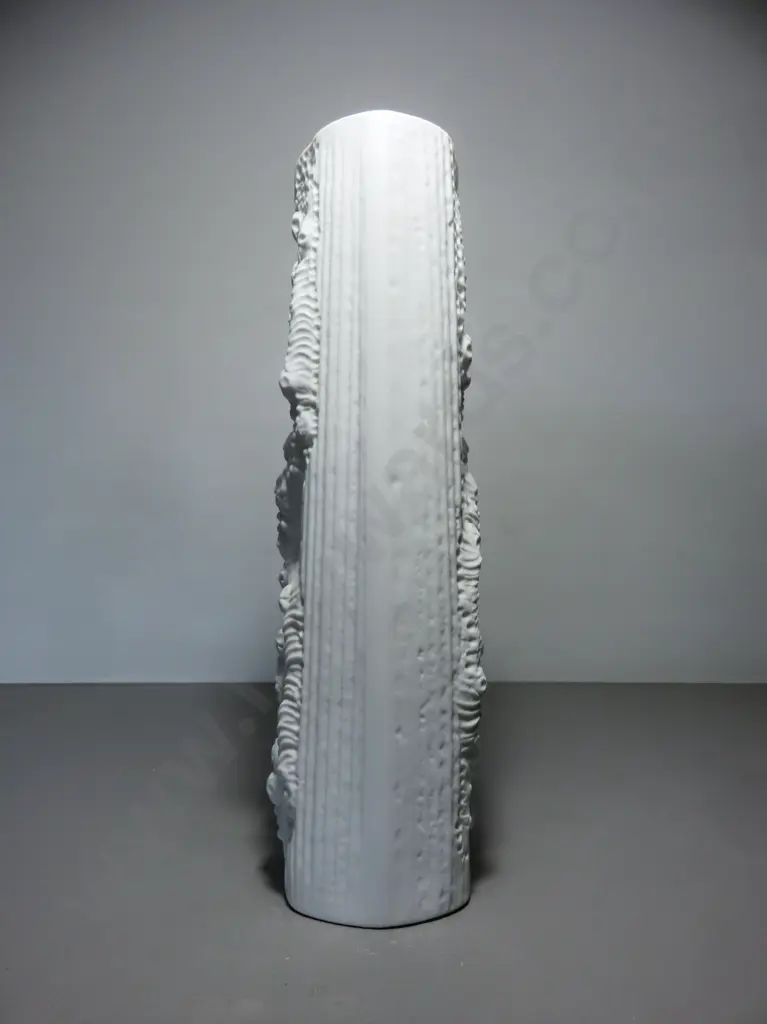 Period “op art” vase for the West German studio of Rosenthal Image 1++