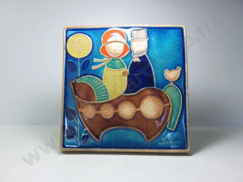 Scandinavian stoneware wall plaque from the Danish studio of Søholm Image 1++