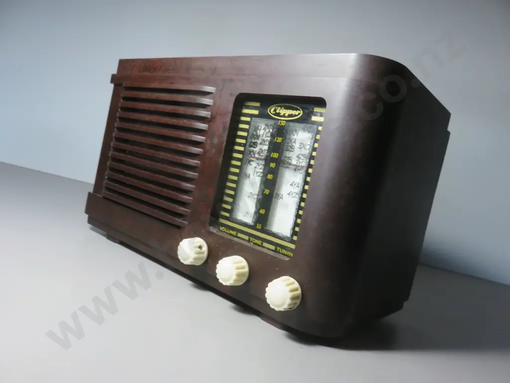 Vintage Clipper radio Image 1++
