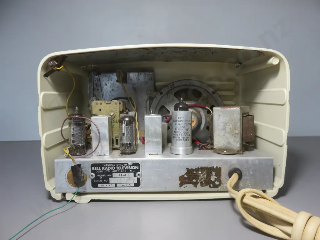 Vintage Bell Radio Image 1++