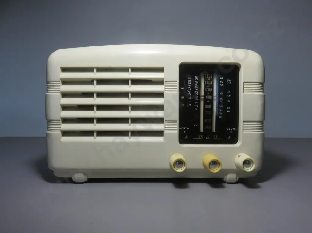Vintage Bell Radio Image 1++